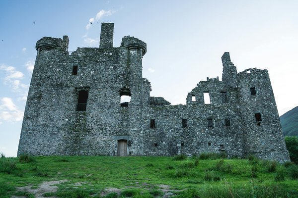 Which UK cruises offer the best experiences for exploring British castles?