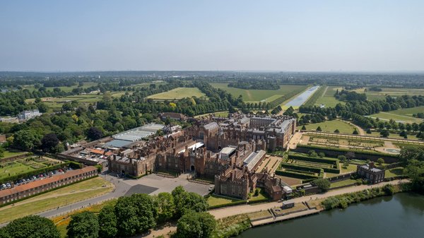 How to plan a visit to the historical sites of the Tudor era in Kent?